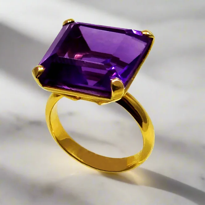 women rose gold rings -Ring in 18k Gold with amethyst (B-09)