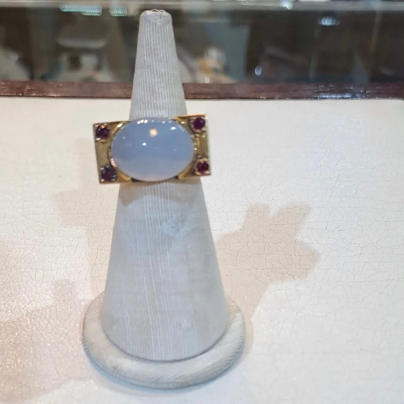 women diamond rings -Ring in 18k gold with Chalcedony and rubies